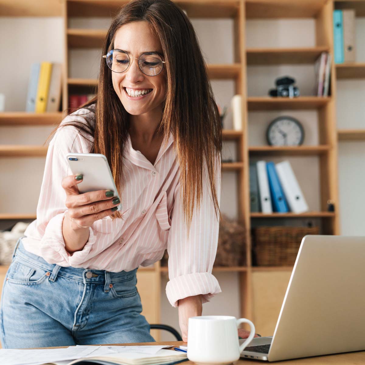 Sending SMS online with scheduling and personalization